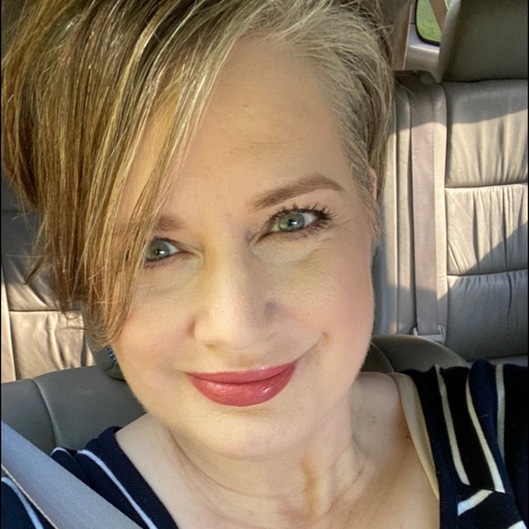 Meet your Posher, Lara - Picture 1 of 1